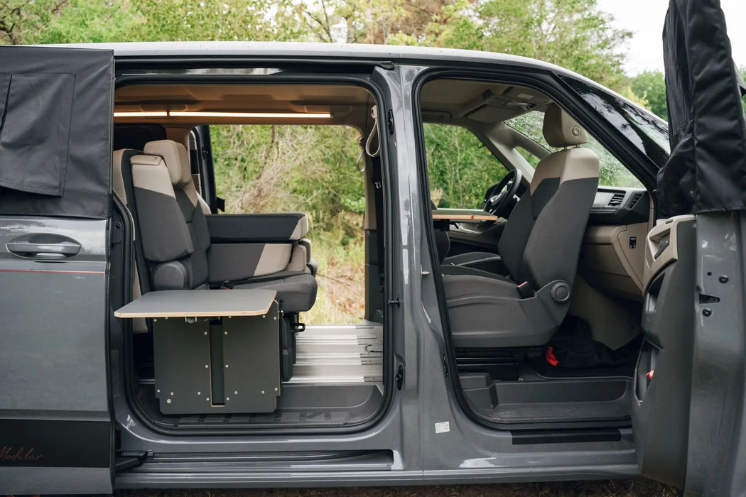 Drehkonsolen für VW T7 Multivan Fahrersitz & Beifahrersitz (Drehsitz-Funktion) von SpaceCamper Modular