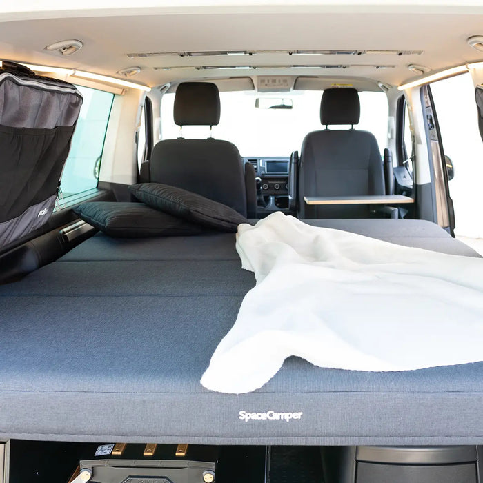 SpaceLounge letto e piano di appoggio per VW T5 / T6 / T6.1 Multivan & Beach di SpaceCamper Modular